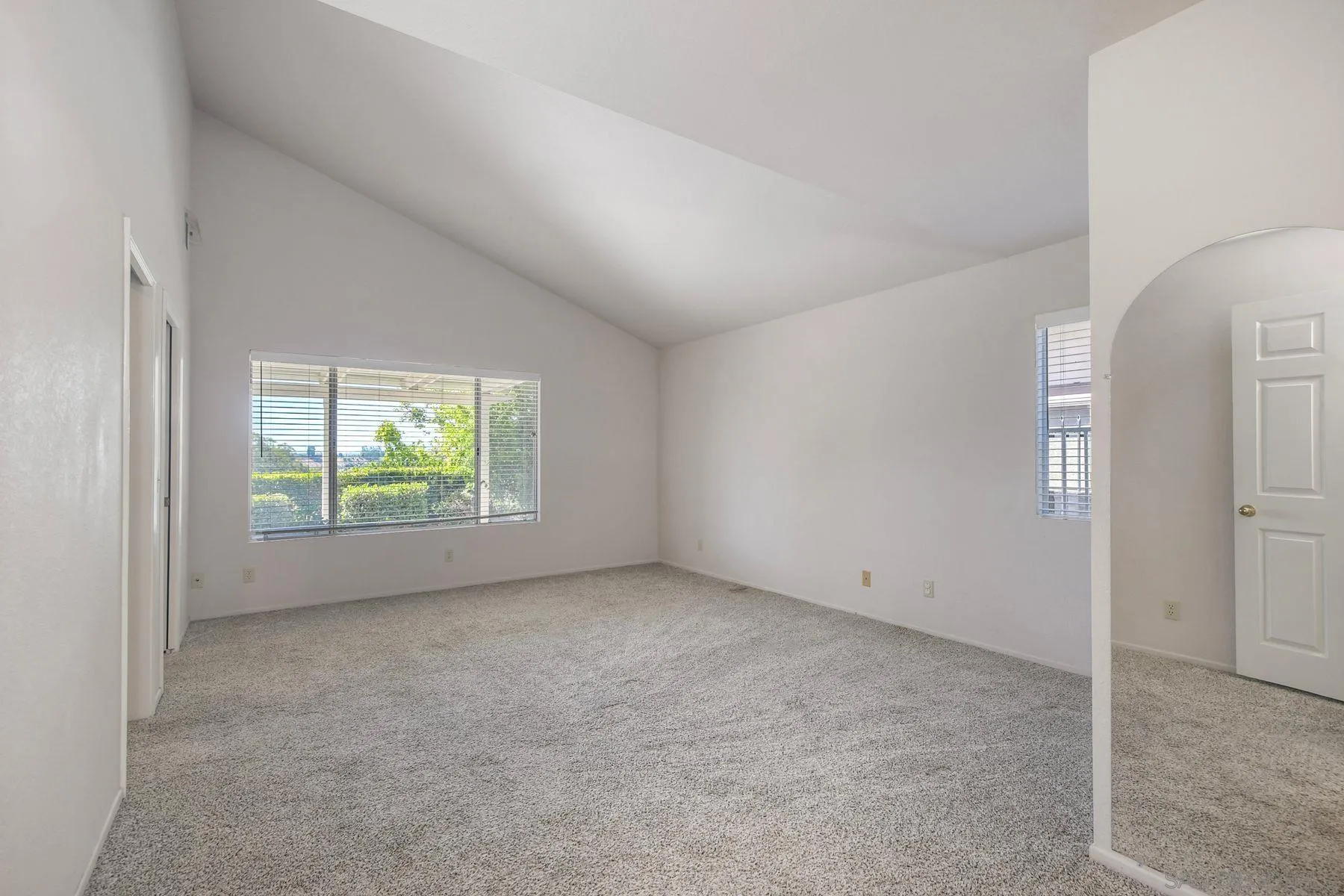 1089 Ridge Heights Dr Fallbrook, CA 92028