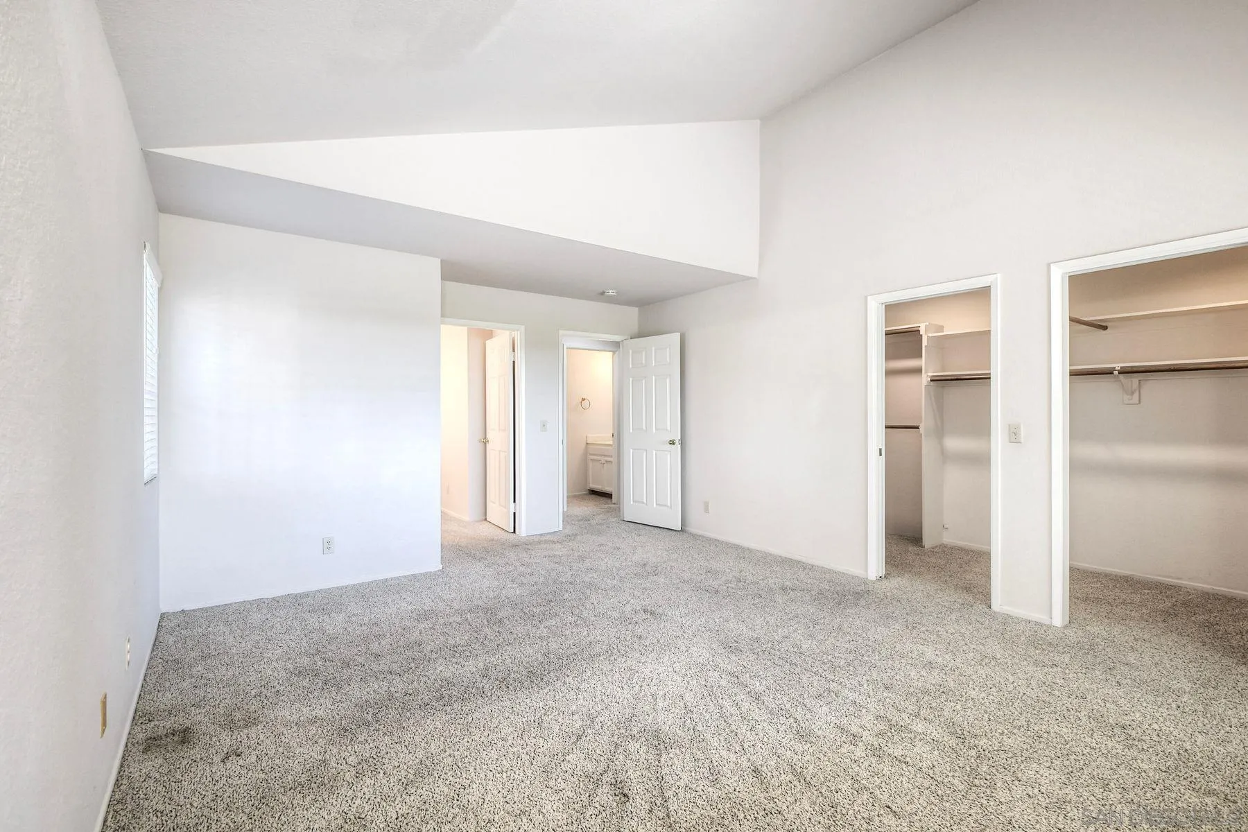 1089 Ridge Heights Dr Fallbrook, CA 92028