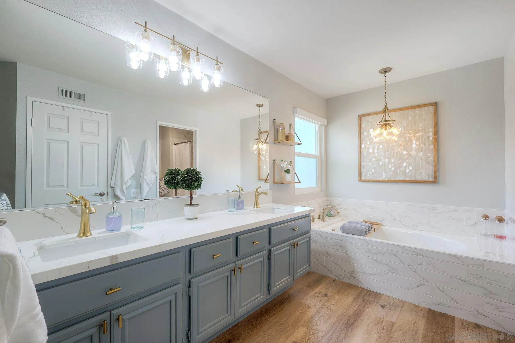 2133 Emberwood Way Escondido, CA 92029