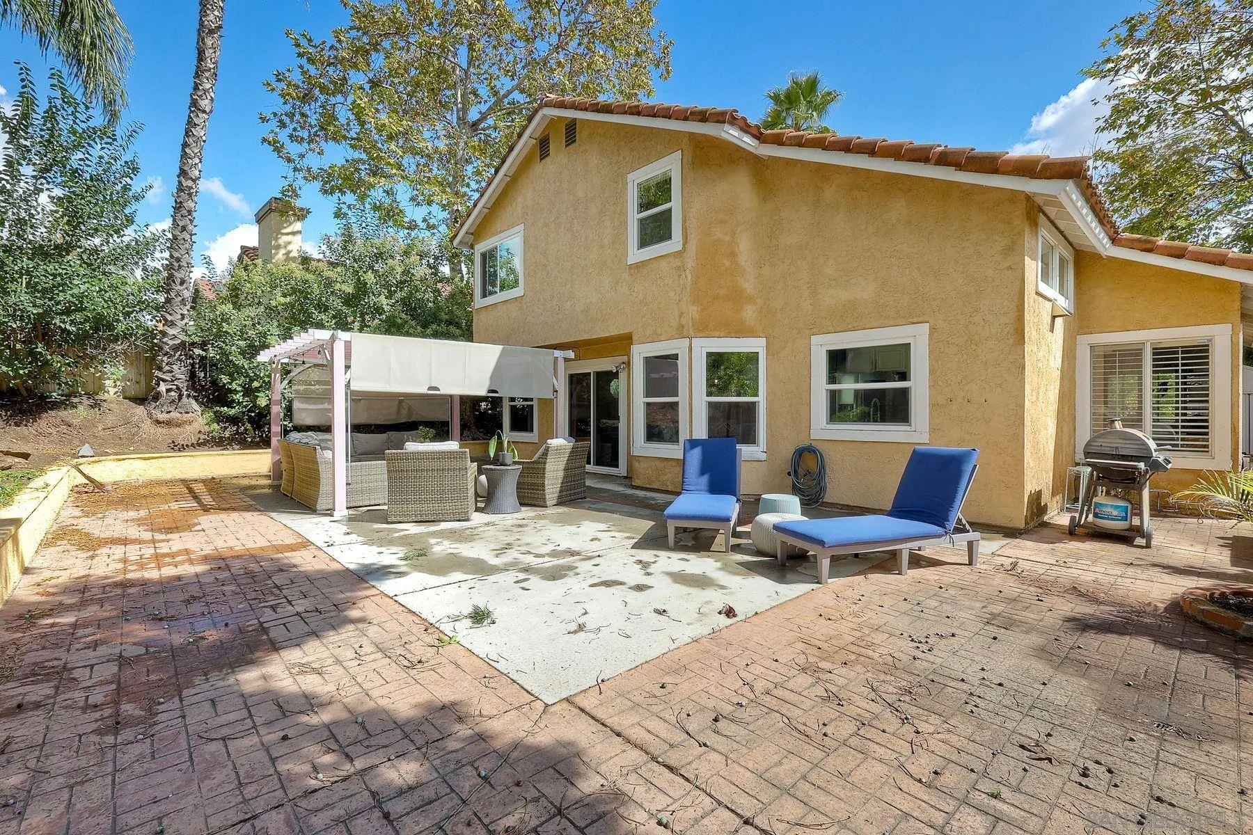 2133 Emberwood Way Escondido, CA 92029