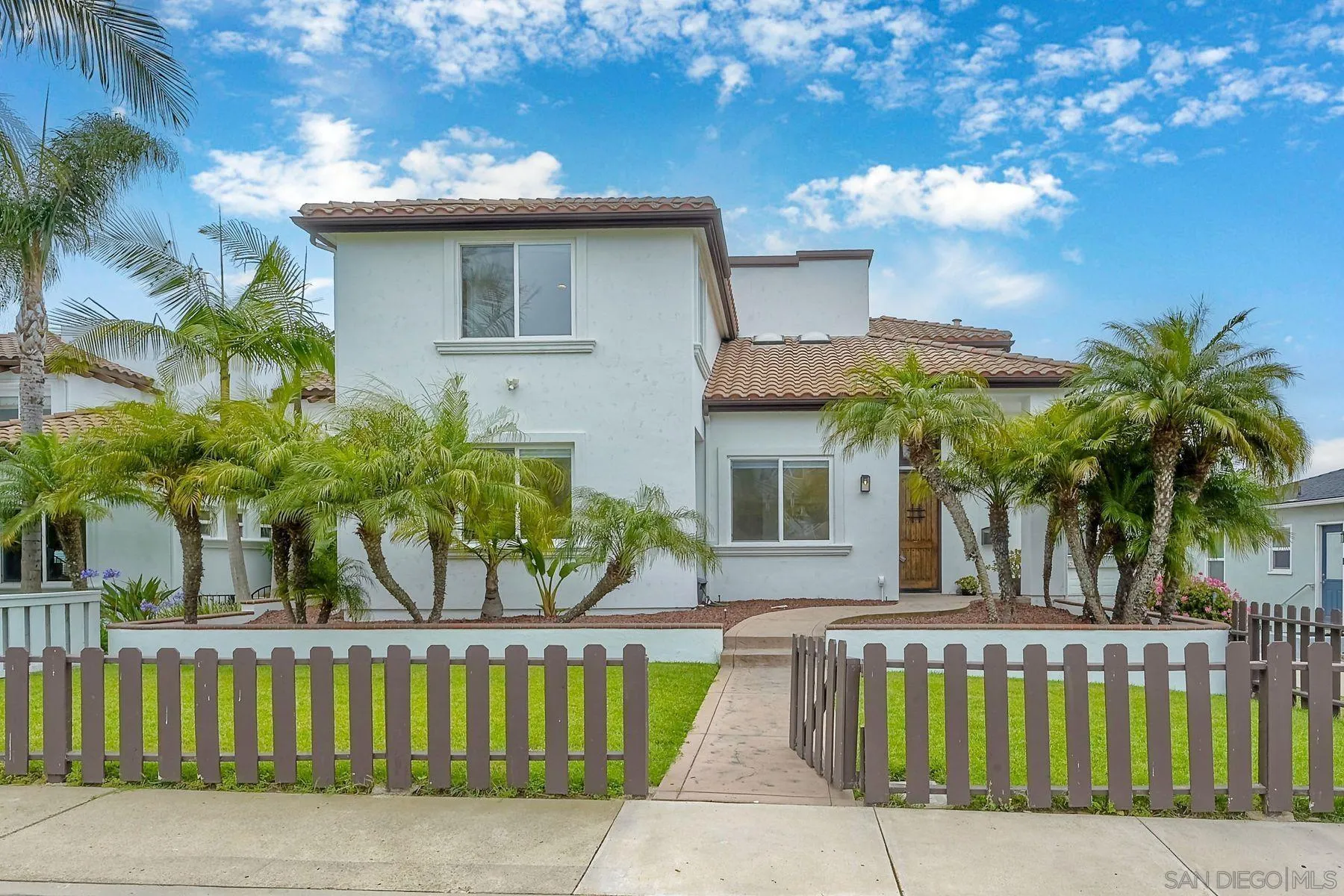 819 Van Nuys Street San Diego, CA 92109