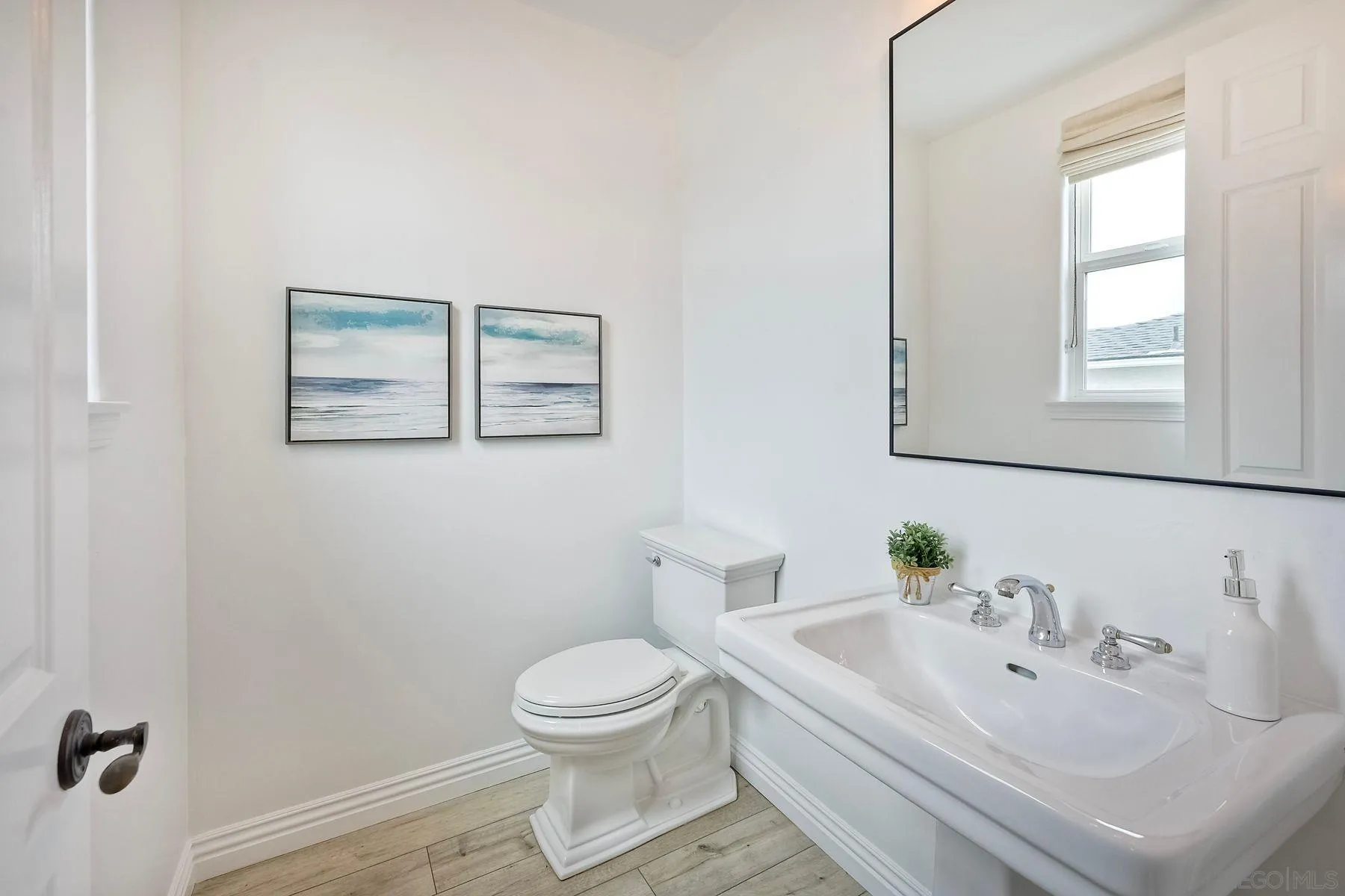 819 Van Nuys Street San Diego, CA 92109