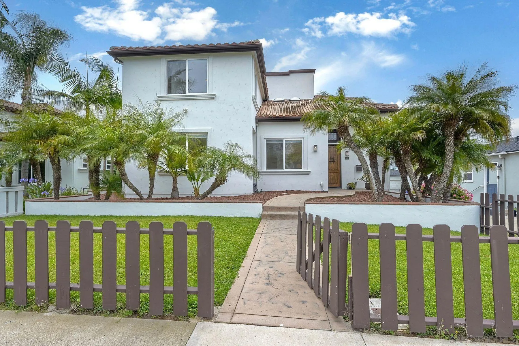 819 Van Nuys Street San Diego, CA 92109