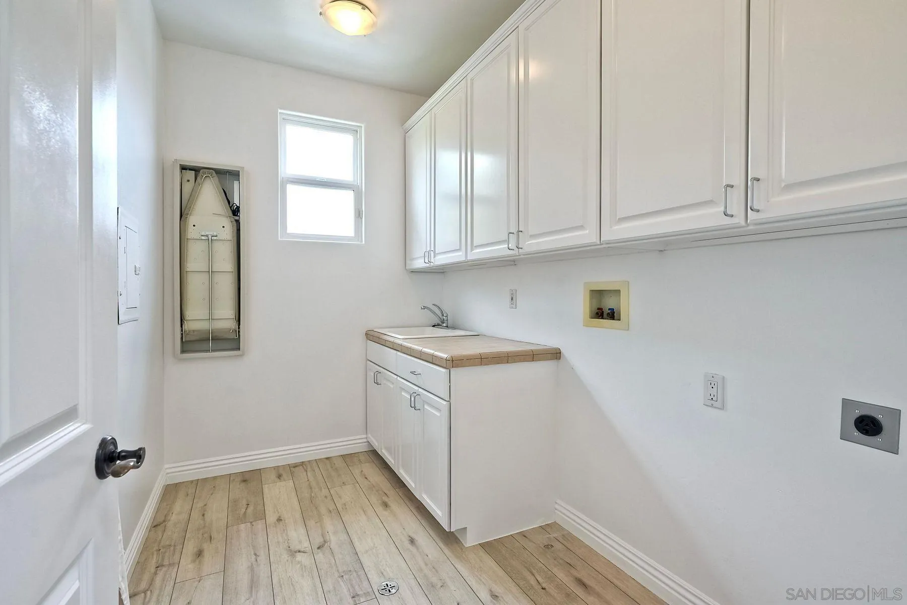 819 Van Nuys Street San Diego, CA 92109