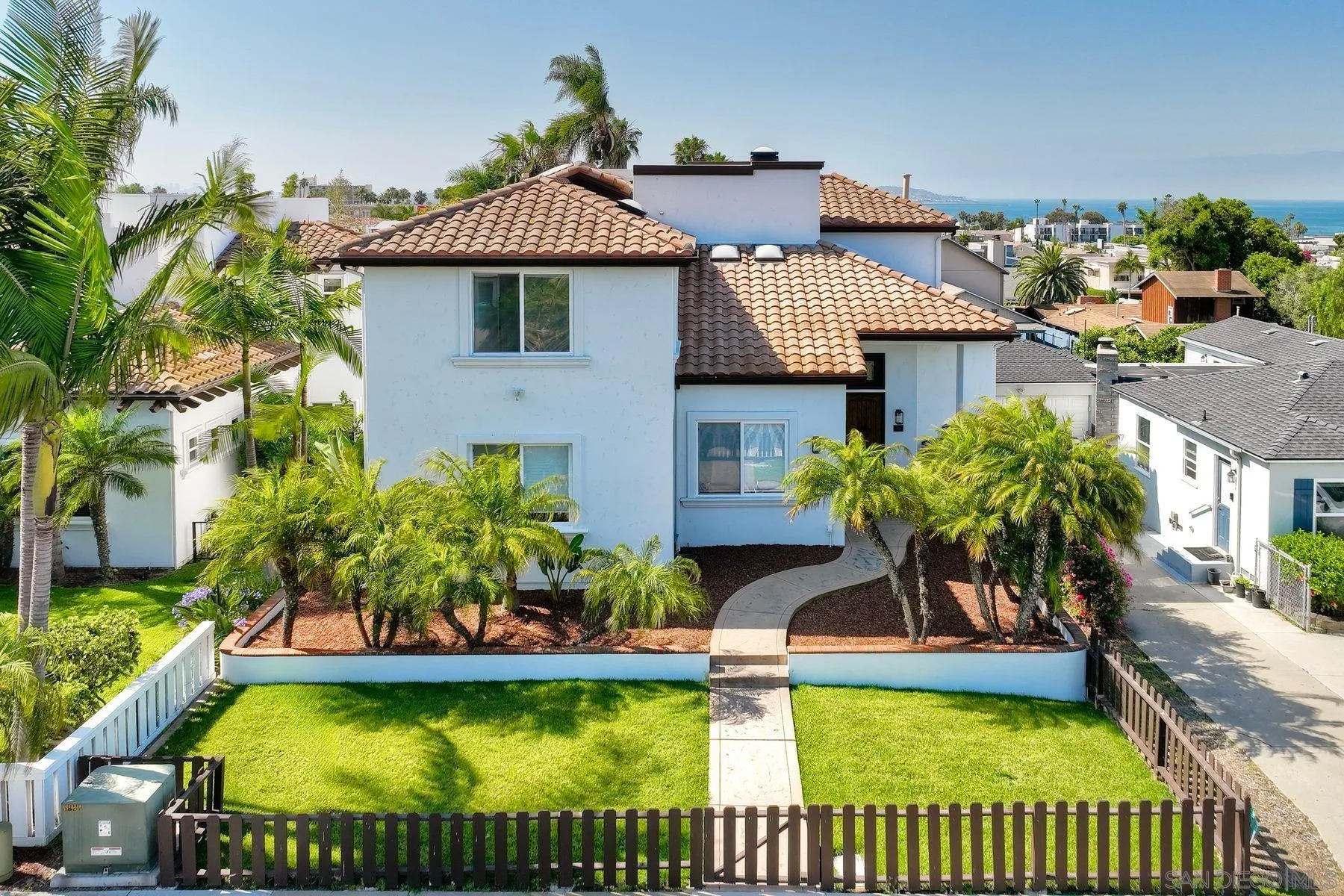 819 Van Nuys Street San Diego, CA 92109