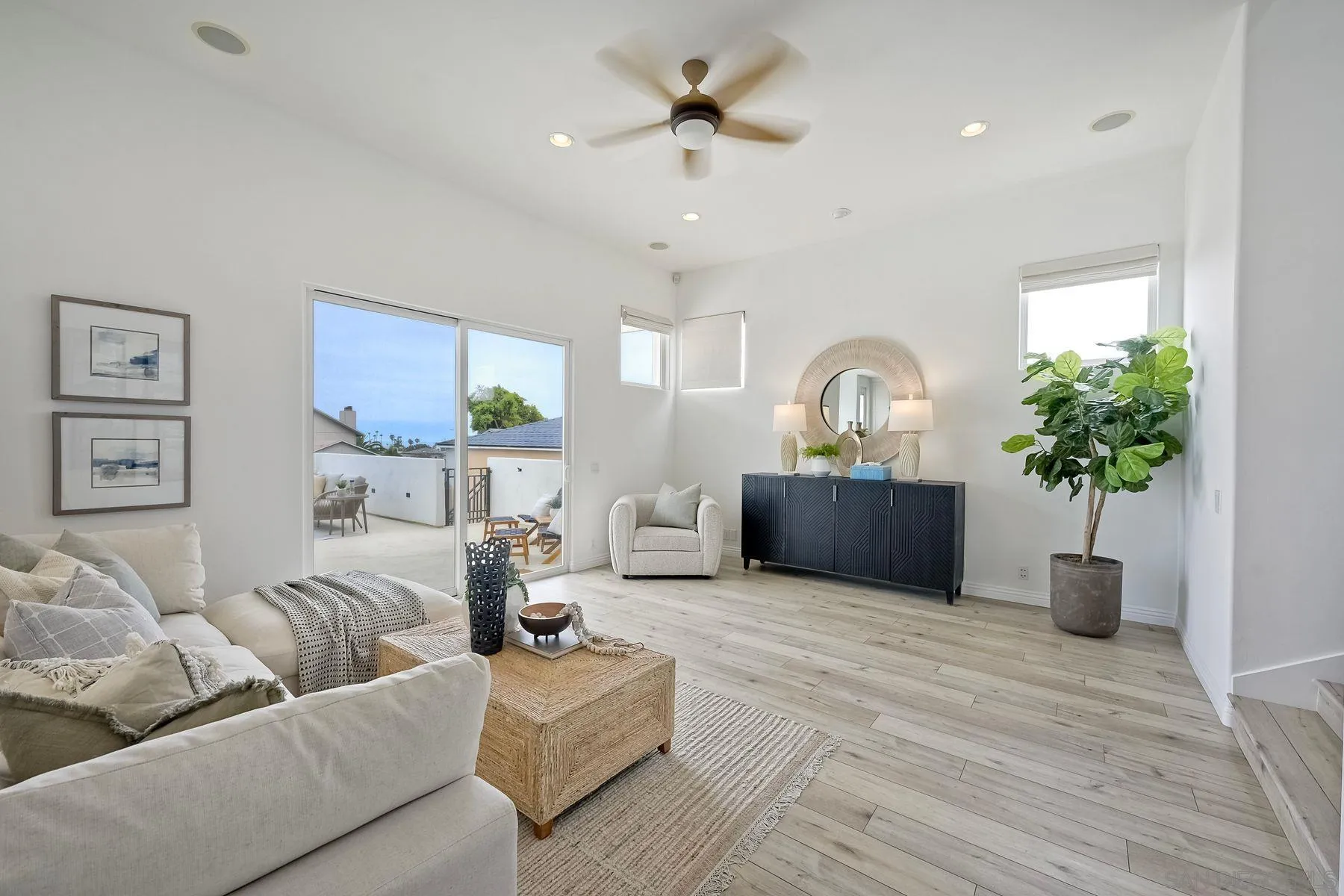 819 Van Nuys Street San Diego, CA 92109