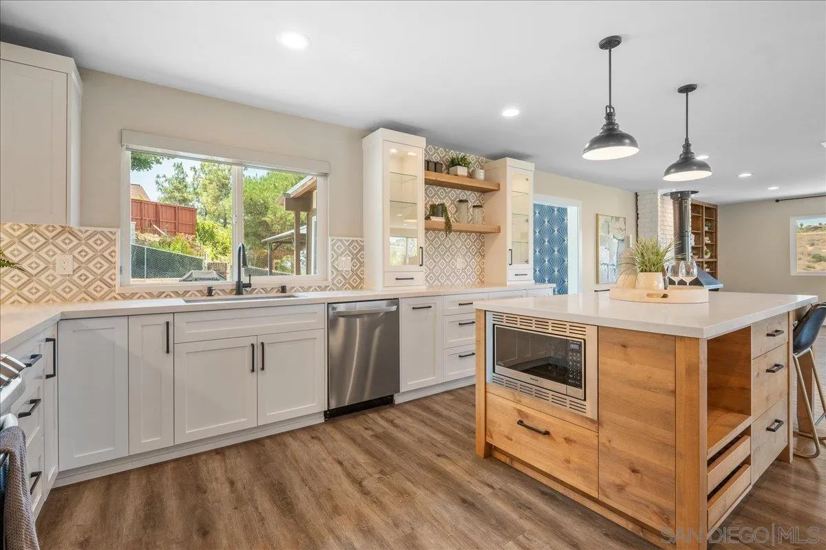 20809 Viento Valle Escondido, CA 92025